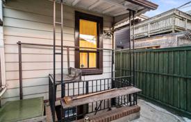 4 odalılar konak Richmond Street West'da, Kanada. C$1,493,000