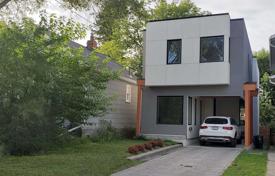 4 odalılar şehir içinde müstakil ev East York'da, Kanada. C$1,782,000