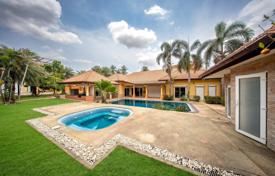 5 odalılar villa 500 m² Pattaya'da, Tayland. $432,000