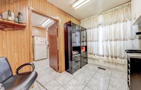 16 odalılar şehir içinde müstakil ev Scarborough'da, Kanada. C$1,601,000