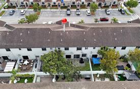Şehir içinde müstakil ev – Hialeah, Florida, Amerika Birleşik Devletleri. $496,000