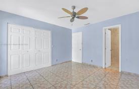 Şehir içinde müstakil ev – Pembroke Pines, Broward, Florida,  Amerika Birleşik Devletleri. $365,000