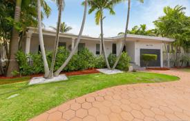 Yazlık ev – Sunny Isles Beach, Florida, Amerika Birleşik Devletleri. $799,000
