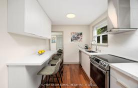 9 odalılar şehir içinde müstakil ev Etobicoke'de, Kanada. C$1,785,000