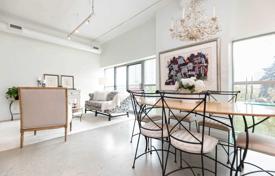 2 odalılar daire Etobicoke'de, Kanada. C$1,022,000