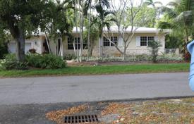 Yazlık ev – Coral Gables, Florida, Amerika Birleşik Devletleri. $998,000