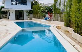 4 odalılar villa 425 m² South Kuta'da, Endonezya. $975,000
