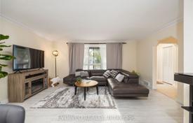 7 odalılar şehir içinde müstakil ev Etobicoke'de, Kanada. C$1,873,000