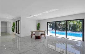 4 odalılar şehir içinde müstakil ev 360 m² Miami'de, Amerika Birleşik Devletleri. $2,500,000