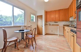 7 odalılar şehir içinde müstakil ev North York'da, Kanada. C$1,595,000