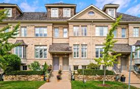 4 odalılar konak Etobicoke'de, Kanada. C$1,255,000