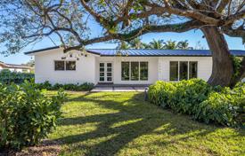 6 odalılar şehir içinde müstakil ev 333 m² Miami'de, Amerika Birleşik Devletleri. $3,250,000