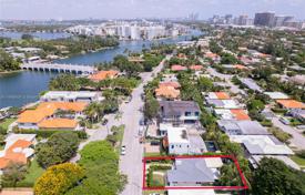 Şehir içinde müstakil ev – Surfside, Florida, Amerika Birleşik Devletleri. $1,700,000