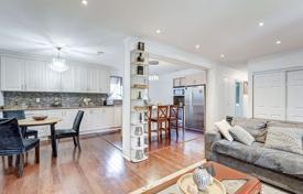10 odalılar şehir içinde müstakil ev Scarborough'da, Kanada. C$1,461,000
