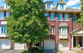 3 odalılar konak Etobicoke'de, Kanada. C$1,125,000