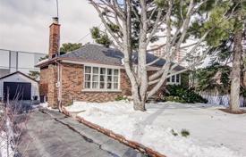 10 odalılar şehir içinde müstakil ev North York'da, Kanada. C$1,589,000