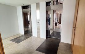 3 odalılar kondominyumda daireler Sathon'da, Tayland. $3,700 haftalık