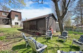 8 odalılar şehir içinde müstakil ev Scarborough'da, Kanada. C$1,597,000