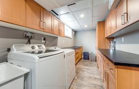9 odalılar şehir içinde müstakil ev Etobicoke'de, Kanada. C$1,875,000