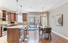 11 odalılar şehir içinde müstakil ev Old Toronto'da, Kanada. C$2,184,000