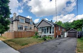 3 odalılar şehir içinde müstakil ev North York'da, Kanada. C$1,599,000