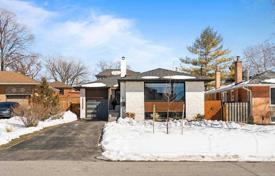 8 odalılar şehir içinde müstakil ev Etobicoke'de, Kanada. C$2,189,000