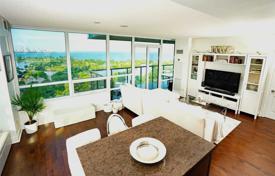 3 odalılar daire Lake Shore Boulevard West'da, Kanada. C$1,028,000