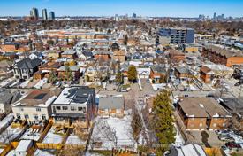 6 odalılar şehir içinde müstakil ev Etobicoke'de, Kanada. C$1,966,000