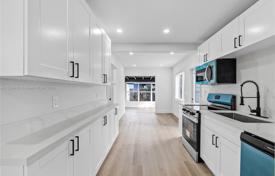 3 odalılar şehir içinde müstakil ev 151 m² Florida'da, Amerika Birleşik Devletleri. $525,000