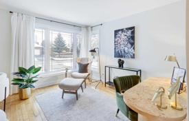 4 odalılar şehir içinde müstakil ev Etobicoke'de, Kanada. C$1,735,000