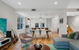 3 odalılar şehir içinde müstakil ev 224 m² Miami'de, Amerika Birleşik Devletleri. $2,600,000