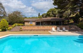 6 odalılar şehir içinde müstakil ev 1550 m² Sant Andreu de Llavaneres'da, İspanya. 2,500,000 €