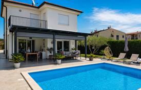 4 odalılar şehir içinde müstakil ev 140 m² Porec'te, Hırvatistan. 570,000 €