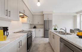 7 odalılar konak North York'da, Kanada. C$1,934,000
