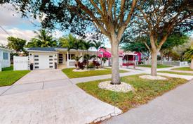 2 odalılar şehir içinde müstakil ev 162 m² Miami'de, Amerika Birleşik Devletleri. $865,000