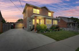 10 odalılar şehir içinde müstakil ev North York'da, Kanada. C$1,618,000