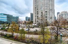 1 odalılar daire Lake Shore Boulevard West'da, Kanada. C$715,000