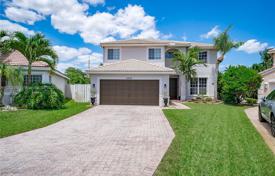 Şehir içinde müstakil ev – Miramar (USA), Florida, Amerika Birleşik Devletleri. $699,000