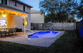 Şehir içinde müstakil ev – Coconut Creek, Florida, Amerika Birleşik Devletleri. $659,000