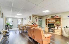 5 odalılar daire Scarborough'da, Kanada. C$835,000