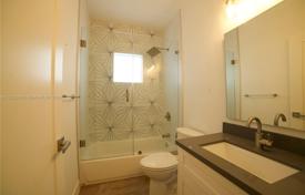 3 odalılar şehir içinde müstakil ev 135 m² Miami'de, Amerika Birleşik Devletleri. $800,000