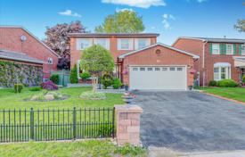 8 odalılar şehir içinde müstakil ev Scarborough'da, Kanada. C$1,439,000