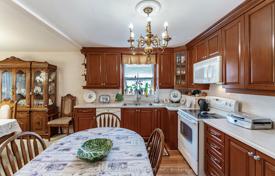 9 odalılar şehir içinde müstakil ev North York'da, Kanada. C$2,047,000