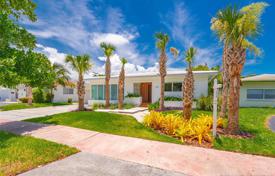 Yazlık ev – Miami sahili, Florida, Amerika Birleşik Devletleri. $1,100,000