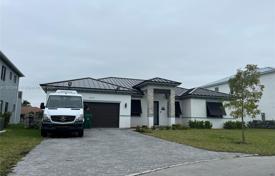 4 odalılar şehir içinde müstakil ev 271 m² Miami'de, Amerika Birleşik Devletleri. $940,000