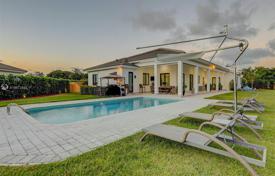 8 odalılar villa 511 m² Miami'de, Amerika Birleşik Devletleri. 1,730,000 €