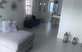 3 odalılar şehir içinde müstakil ev 137 m² Miami'de, Amerika Birleşik Devletleri. $547,000