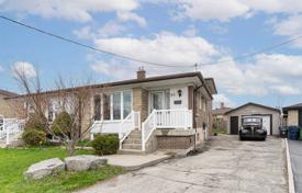 5 odalılar konak North York'da, Kanada. C$1,224,000