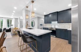 5 odalılar şehir içinde müstakil ev Etobicoke'de, Kanada. C$2,000,000