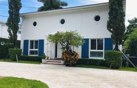 Yazlık ev – Miami sahili, Florida, Amerika Birleşik Devletleri. $2,150,000